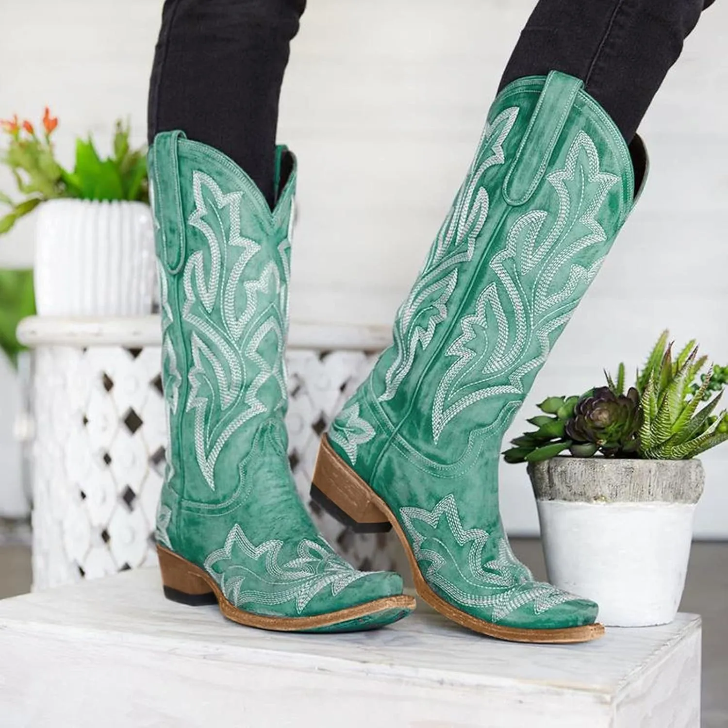 Knee High Cowboy Boots Women Women Cowgirl Boots Fashion Mid Half Pull on Chunky Heels Pointy Toe Embroidered Boots