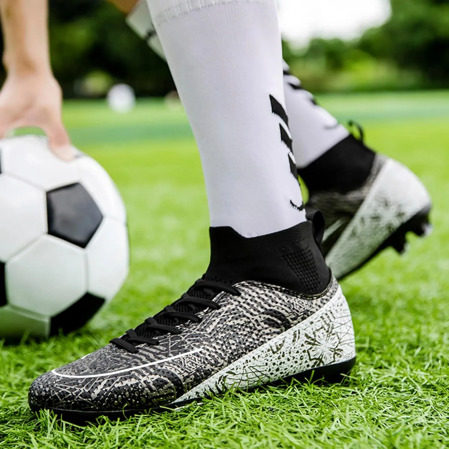 Men's Soccer Shoes Football Cleats High-Tops Lace-Up Non-Slip Spikes Outdoor AG/FG Baseball Lacrosse Rugby Combat Boots