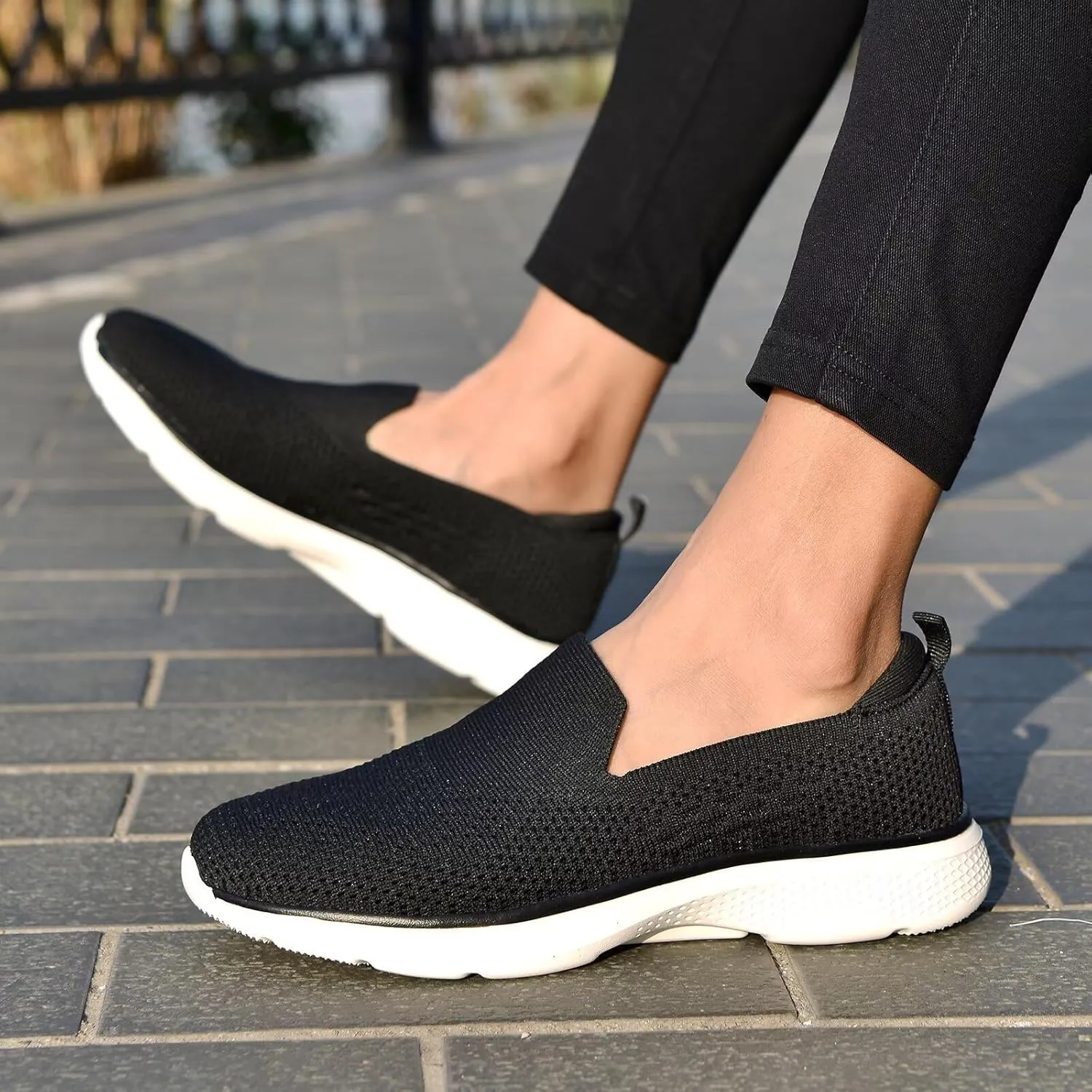Puxowe Women's Slip-On Walking Tennis Shoes Low Top Comfortable Casual Travel Work Driving Sneaker