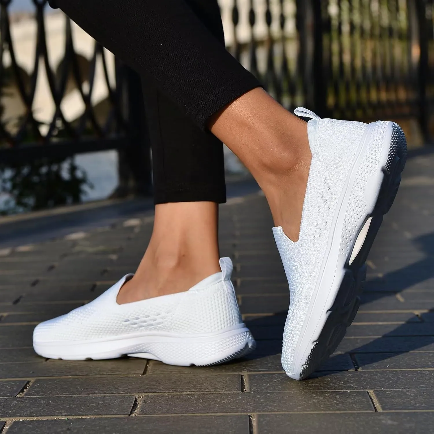 Puxowe Women's Slip-On Walking Tennis Shoes Low Top Comfortable Casual Travel Work Driving Sneaker
