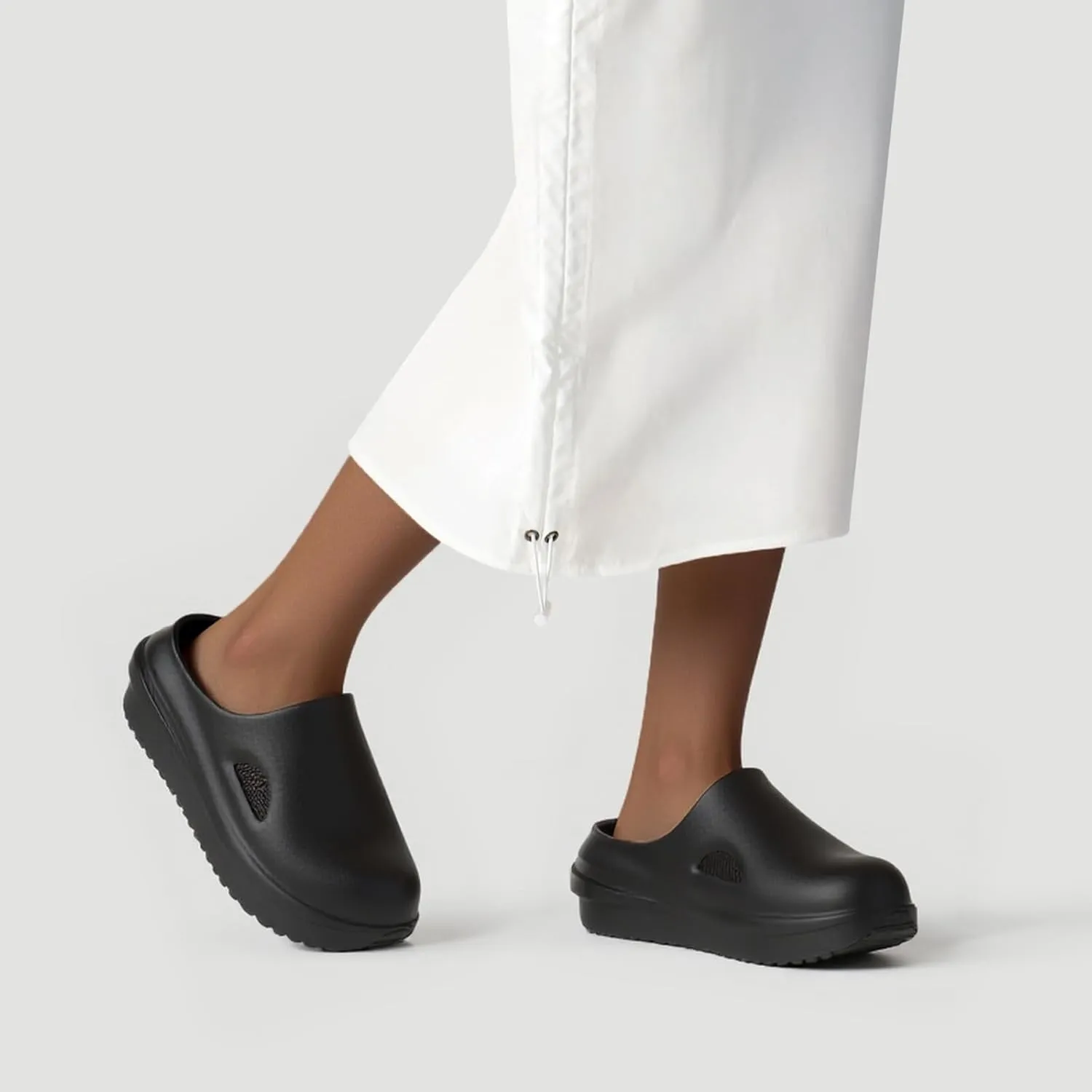 utune Women's EVA Platform Mules Clogs Non-Slip Lightweight Waterproof Mules for Nurses Home and Outdoor Use